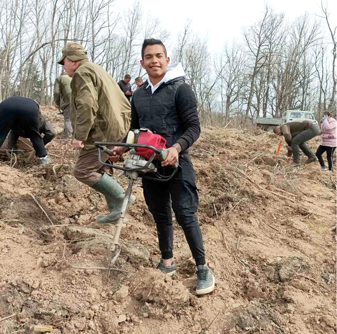 Ученици и горски служители отбелязват заедно Седмицата на гората