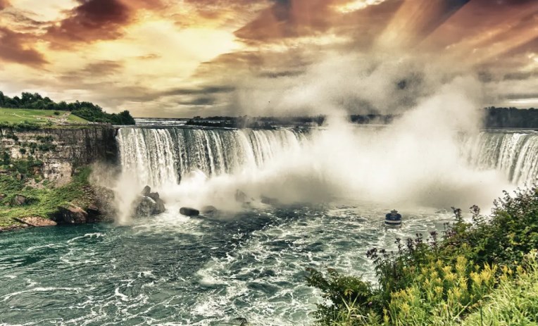 Милиони ще гледат пълно слънчево затъмнение от Ниагарския водопад