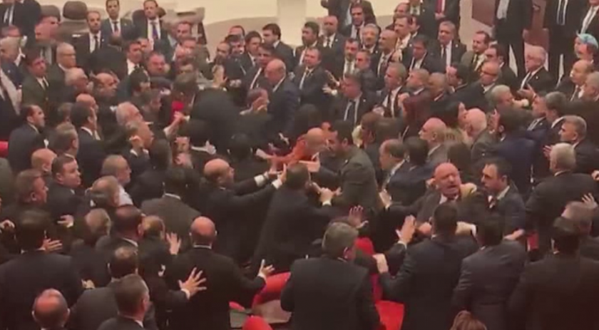 Бой в турския парламент заради обида към Ердоган
