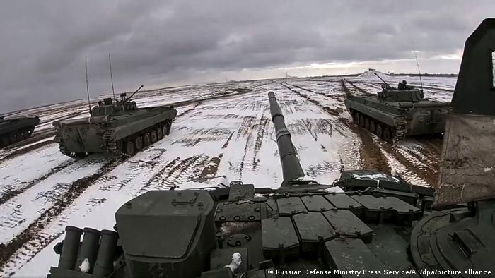 САЩ: Русия не се изтегля, а праща нови сили