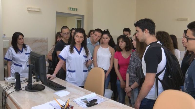 Лаборатория ЛИНА празнува 18 години, отвори врати за свои връстници от Математическата гимназия