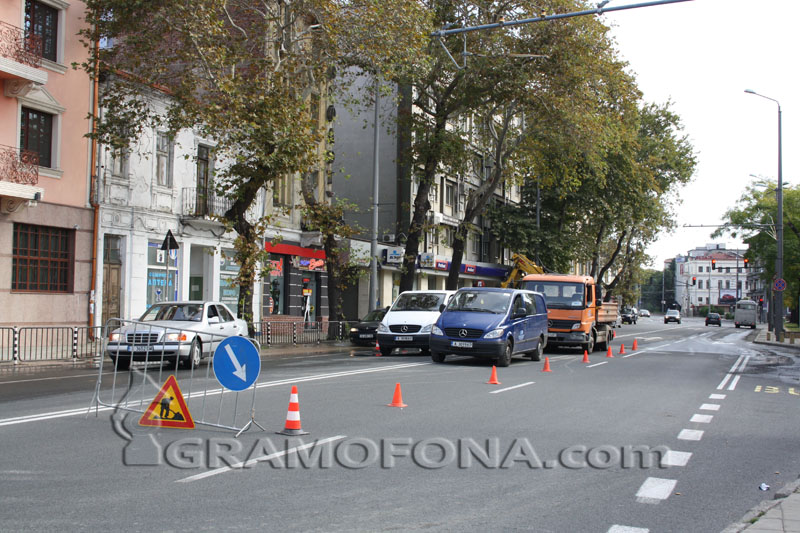 Затварят временно част от улицата пред ЖП гарата
