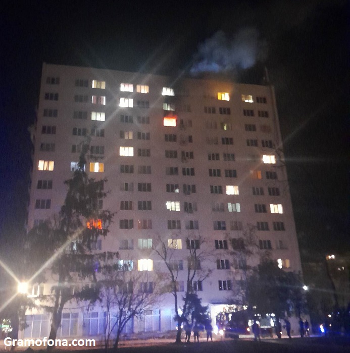 Евакуираха студенти от общежитие на "Асен Златаров" заради пожар