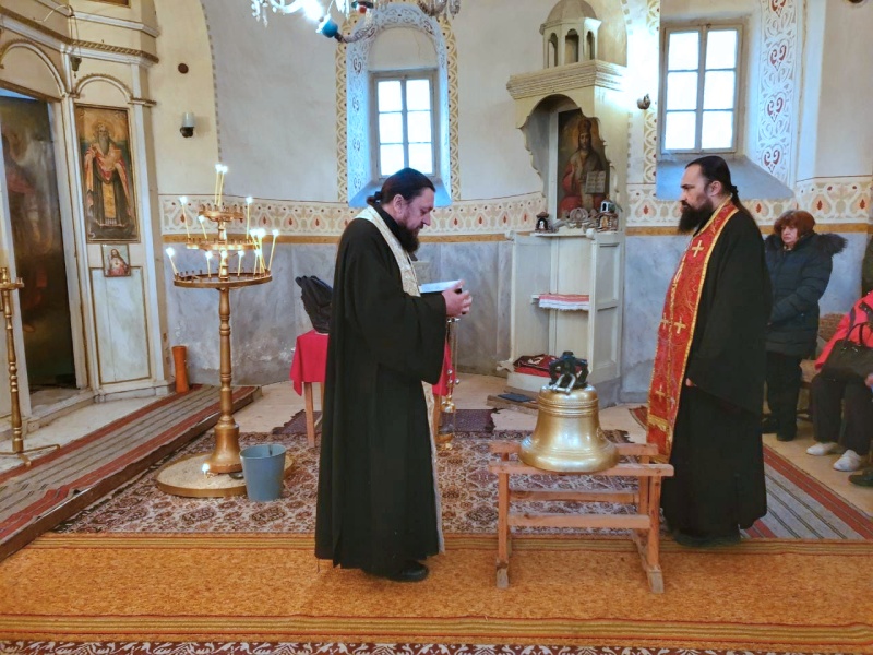 Политици дариха камбана на храма в Лозарево