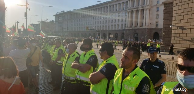 Бум на коронавирус сред „Охранителна полиция“ в София