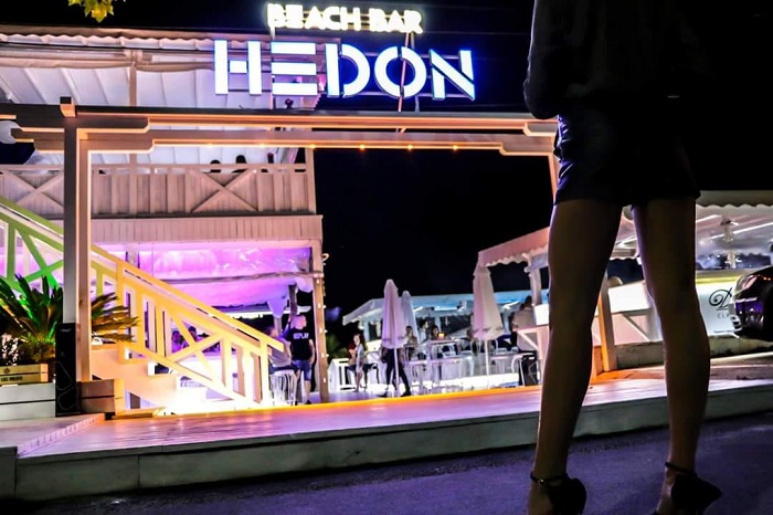След акцията на Валери Симеонов: Созополският Хедон бийч бар отваря с ново работно време 