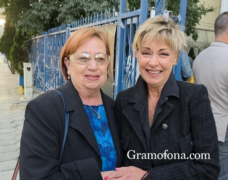 Защо бургазлийка показа личната си карта на тв водещата Радина Червенова