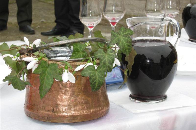 В Малко Търново зарязват лозата и избират най-доброто домашно вино