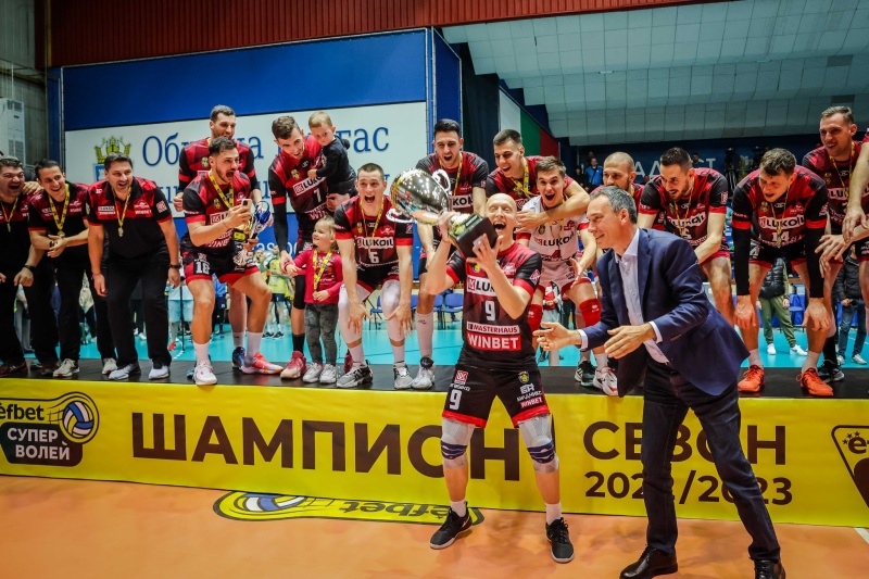 Откриват обновената зала „Младост“ с мач на Нефтохимик