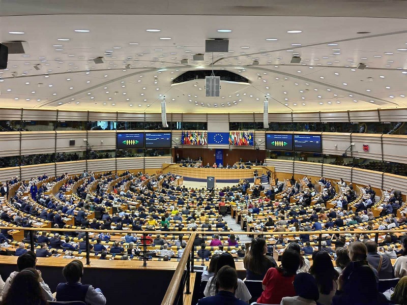 Областният управител избра бургаски ученици и студенти, за да посети Европейския парламент в Брюксел