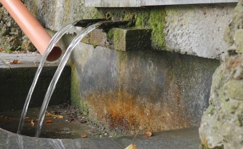 Обраха айтозлийка докато пълни вода