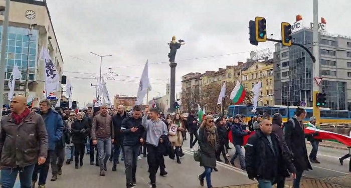 Протестът на Възраждане: Еврото е смърт за българската икономика
