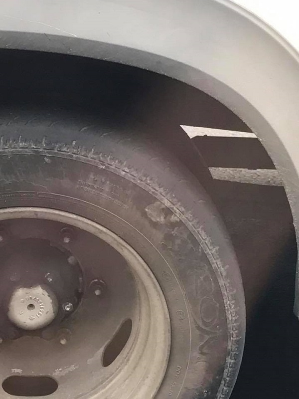 Сигнал: Микробус с износени гуми вози пътници от Руен