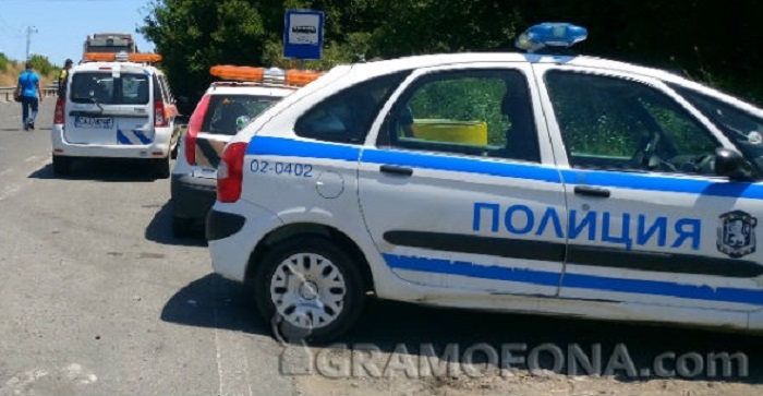 Кола пламна на магистрала „Тракия“, движението към София е блокирано