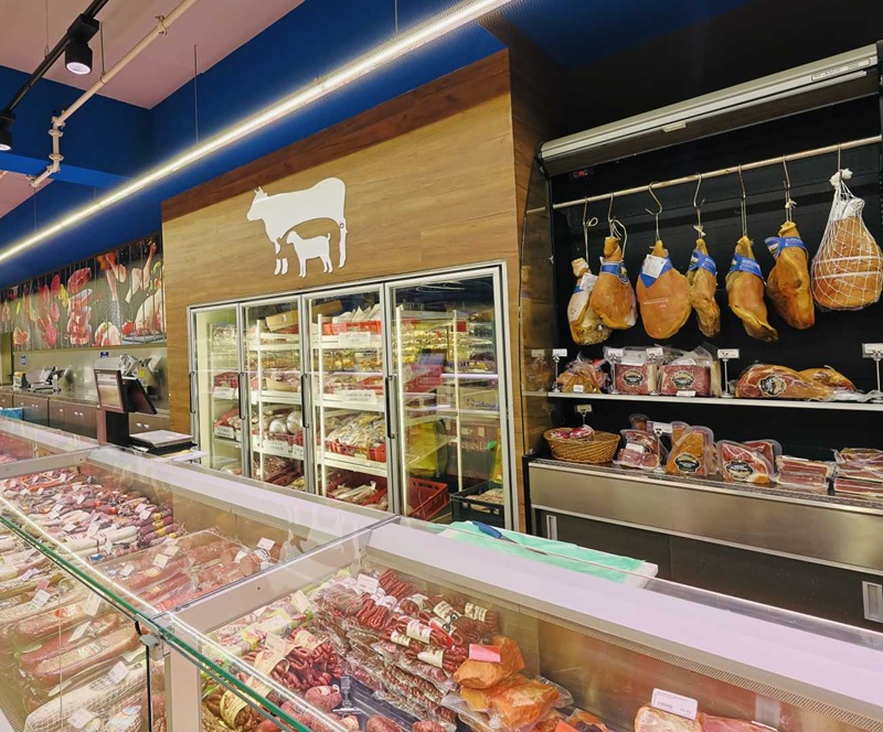 В Janet агнешкото е българско и прясно със син печат, а яйцата от родни ферми са на топ цени