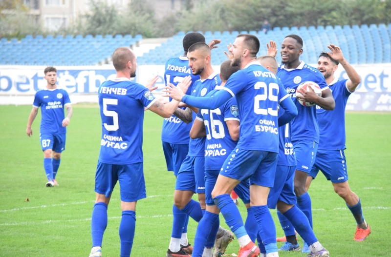 Черноморец би категорично Марек и се изкачи в класирането