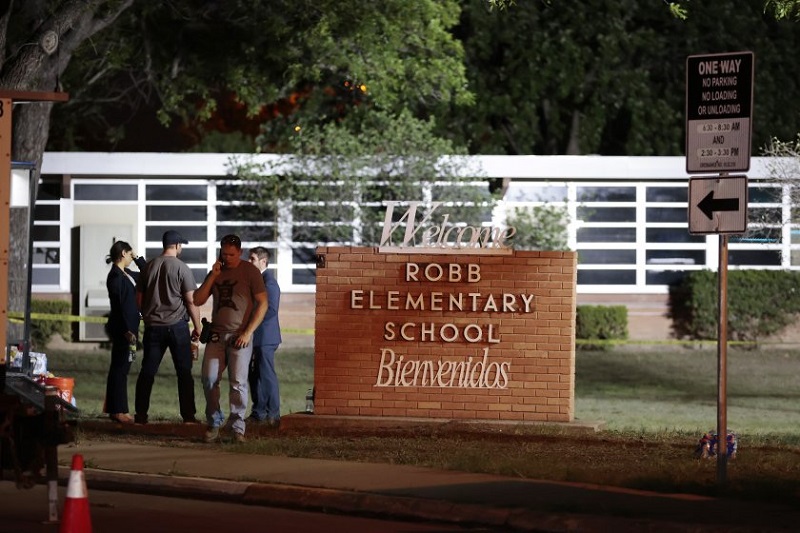 18-годишен уби 19 деца и двама възрастни в американско училище