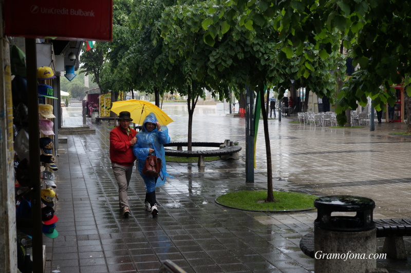 Учени: Дъждът навсякъде по света е токсичен