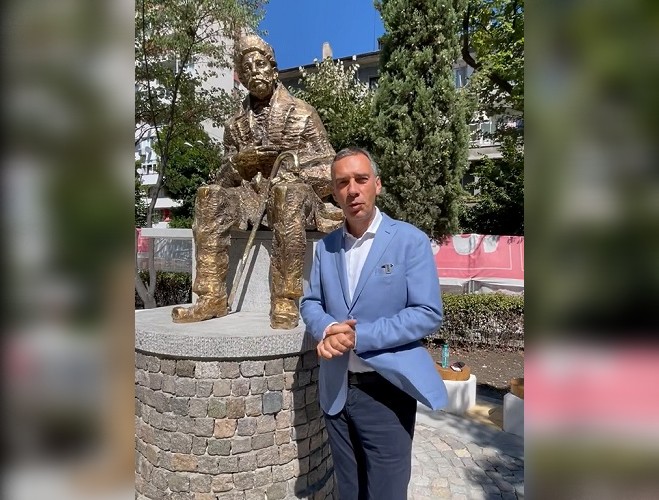Вижте паметника на благодетеля на Бургас