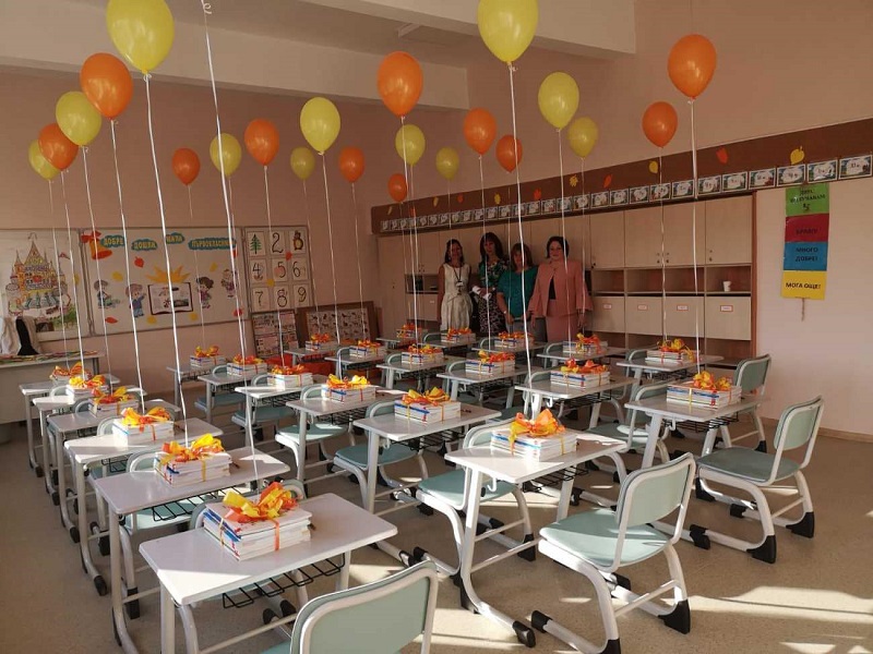 За безопасно училище: Антибактериален под и единични чинове в стаите на бургаските първокласници