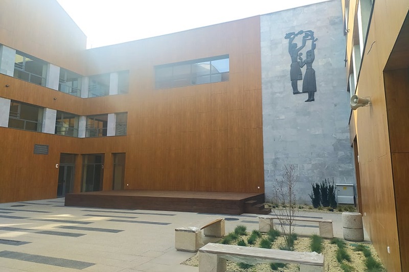 Вижте отвътре обновения културен дом на Бургас