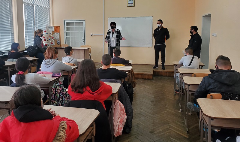 Бургаските Окръжен и Районен съд и СУ „Йордан Йовков“ започнаха съвместни инициативи 