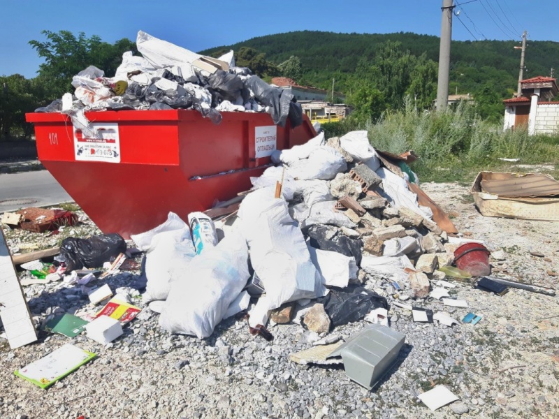 5000 лв. глоба за тези, които изхвърлят строителни отпадъци до контейнерите в Бургас