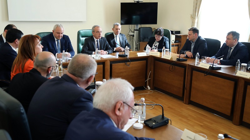 Премиерът Гълъб Донев обсъди с областните управители подготовката и провеждането на честни и свободни избори