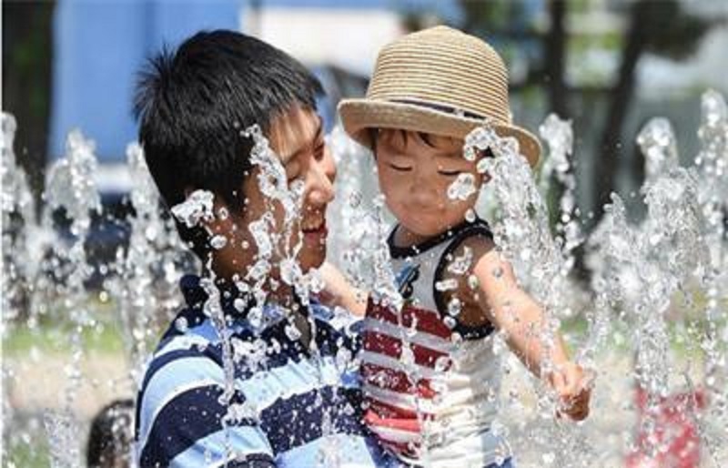 Близо 900 души са хоспитализирани, заради горещините в Япония