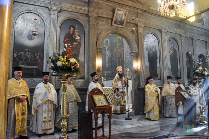 Васильовден е. Митрополит Арсений отслужва литургия в Бургас