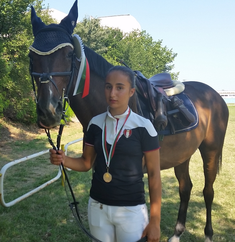 Сияна Базотева е вицешампион на България по конен спорт за 2017 година