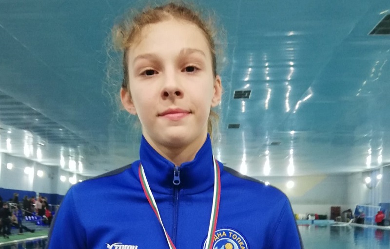 Водна топка: 14-годишна бургазлийка е Нападател №1 на България