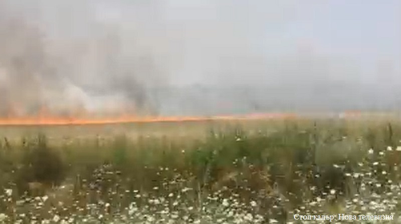 Голям пожар край магистрала Тракия