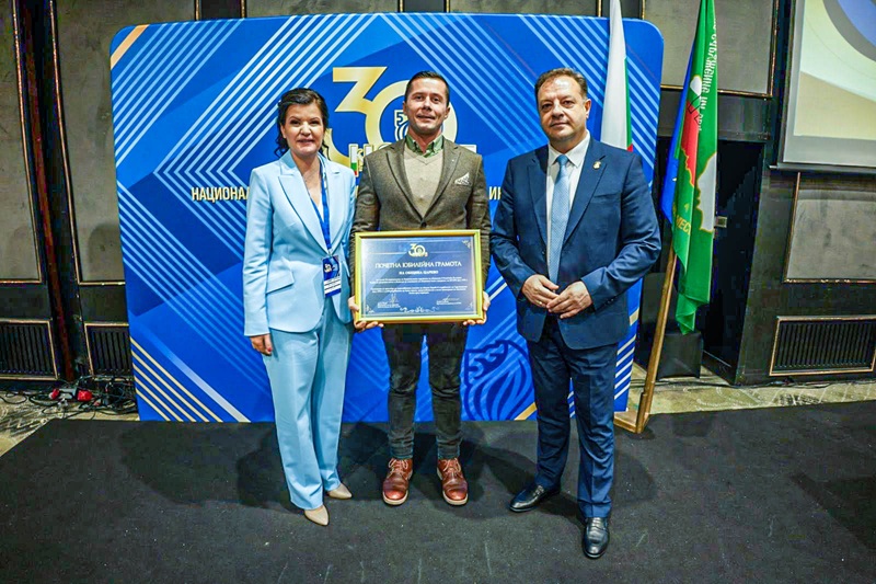 Община Царево с почетна грамота като съучредител на Национално сдружение на общините преди 30 години