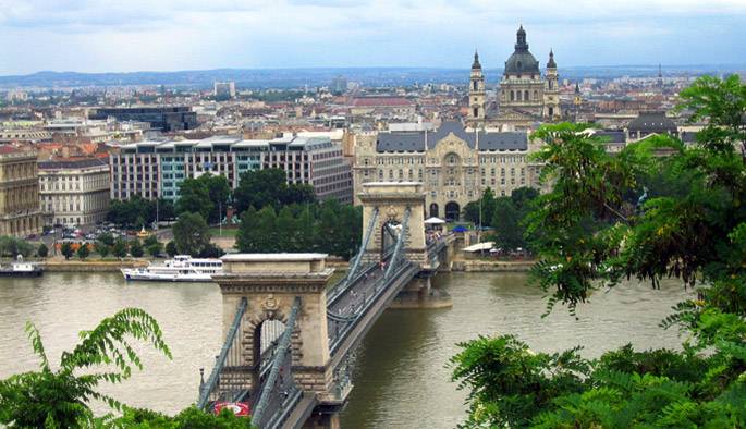 В Унгария уволниха двама метеоролози, провалили националния празник с грешна прогноза 