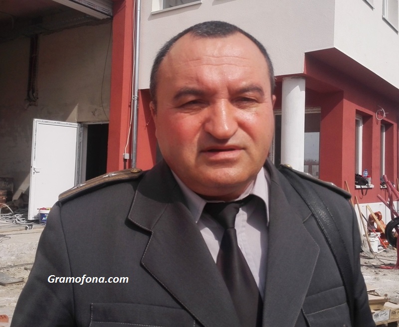 Началникът на огнеборците в Карнобат е избран за пожарникар на годината в Бургаска област