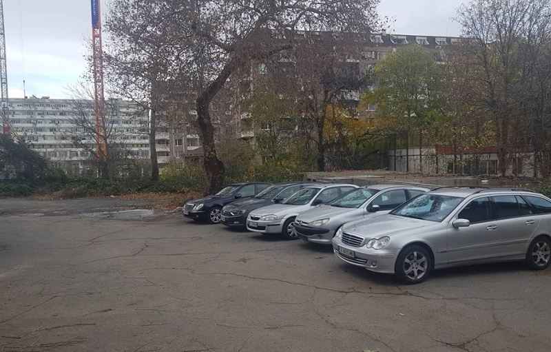 Съветници искат нов паркинг и детска площадка в комплекс „Лазур“