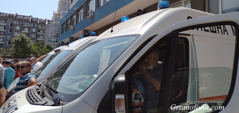 Шофьори на линейки в Приморско не получават заплащане за работа на първа линия