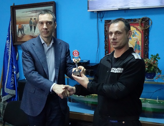 Наградиха екипажа на български кораб, спасил десетки мигранти в Егейско море