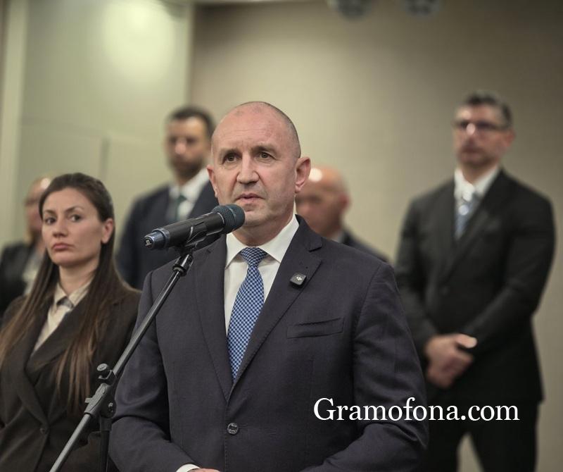 Румен Радев към бургазлии: Вие сте доказателство, че България излиза от оковите на страха и апатията