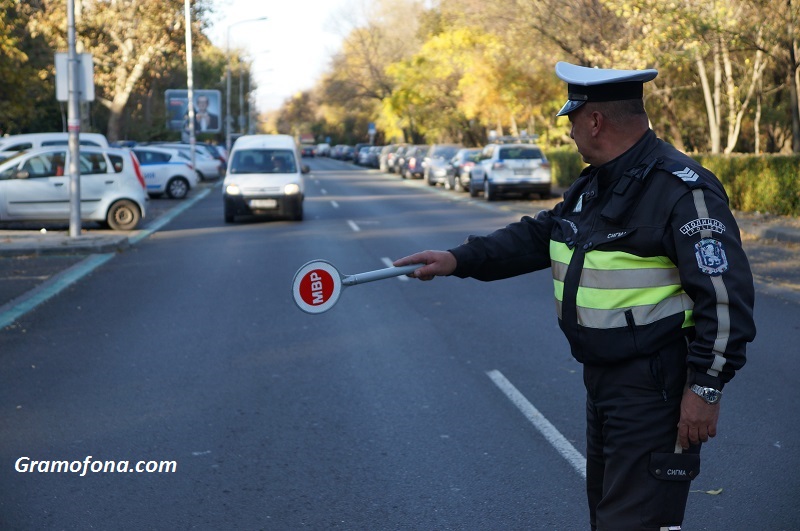 Повече полиция по пътищата от днес