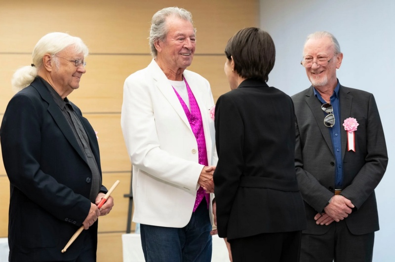 Японската премиерка прие своите идоли от „Дийп Пърпъл“