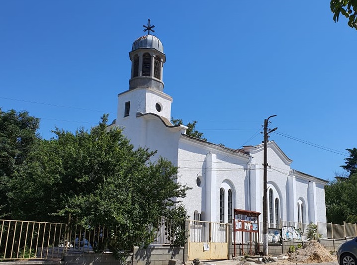 Църквата в Черни връх посреща храмовия си празник напълно обновена
