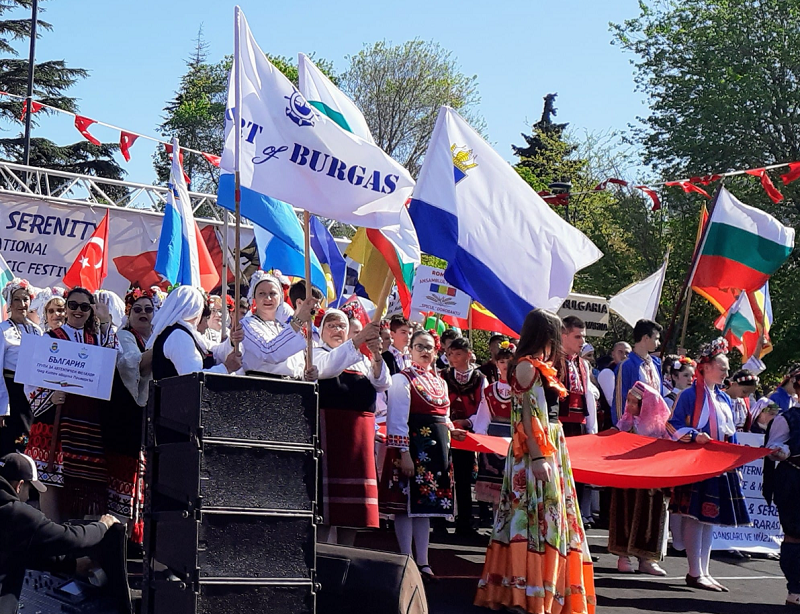 Знамето на пристанище Бургас се развя над Дарданелите