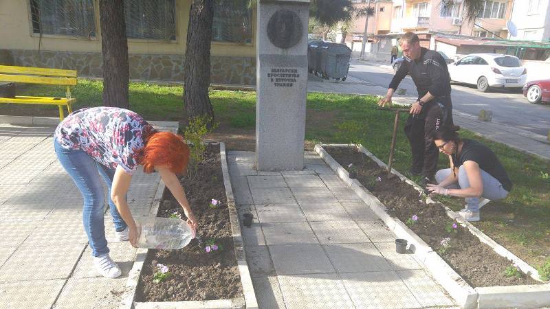 От ГЕРБ в Крайморие засадиха цветя и дървета