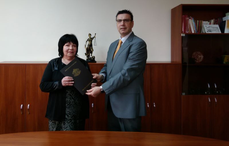 Пенсионираха бургаска прокурорка със сребърен знак и парична награда