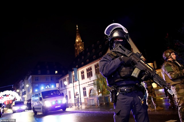 29-годишен разстреля трима в Страсбург, 12 са ранените
