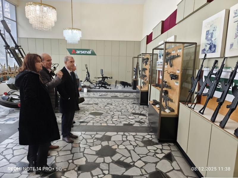 Бургаският държавен университет и „Арсенал“ АД подписаха меморандум за стратегическо сътрудничество