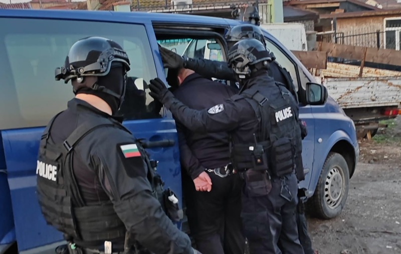 Шест ареста за купуване на гласове в Бургас