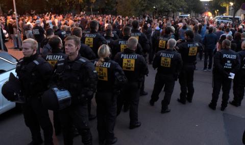 Хиляди на протест в Германия след убийство